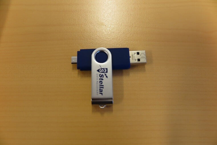 Right USB, left Micro USB Port